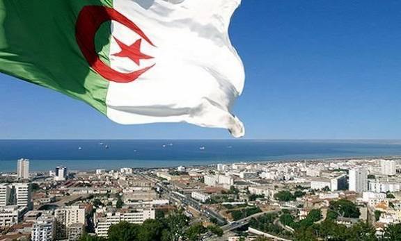 الجزائر تتضامن مع السعودية وتطالب بوقف تهديد الملاحة في البحر الأحمر