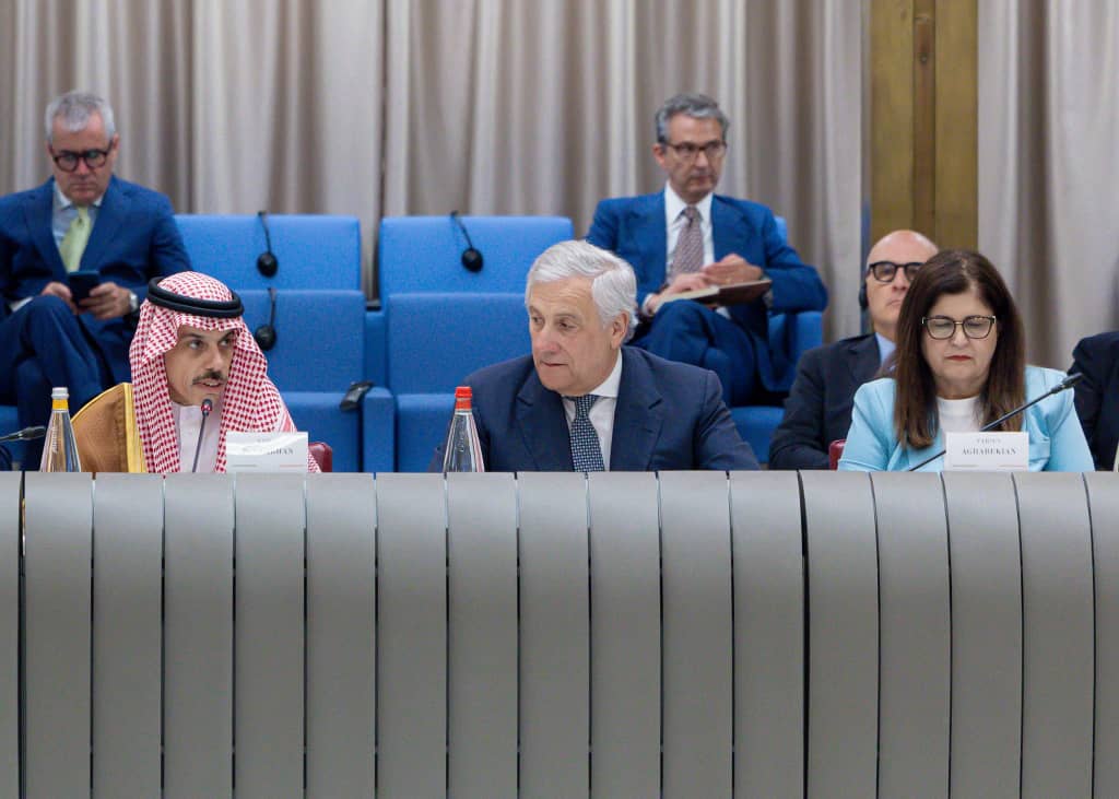 السعودية وإيطاليا تحذران من تهديدات الحوثي للأمن البحري وحرية الملاحة الدولية