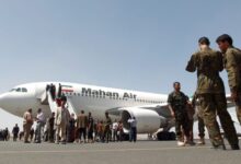 الطائرة الإيرانية ماهان في مطار الحديدة