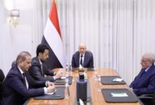 العليمي يبحث مع هيئة التشاور تصعيد الحوثيين والانتهاكات الإيرانية للسيادة اليمنية
