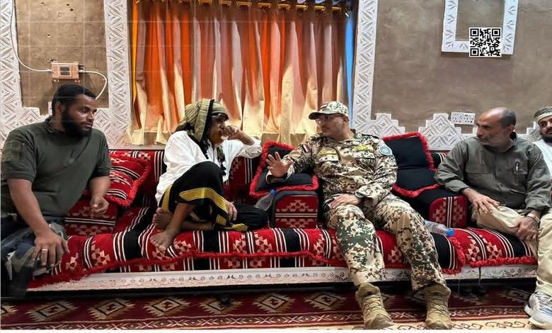 الفريق طارق صالح يعزي أسرة الشهيد يحيى وحيش في الخوخة ويشيد بدوره في معارك الساحل