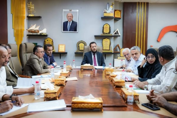 عدن تقر حزمة مشاريع خدمية تشمل الطرق والمياه والطاقة لتعزيز الخدمات الأساسية 1 عدن تقر حزمة مشاريع خدمية تشمل الطرق والمياه والطاقة لتعزيز الخدمات الأساسية