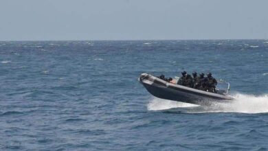 الحوثي يحشد قدراته البحرية في الحديدة بإشراف إيراني
