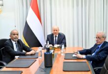 الرئاسي يهدد بإجراءات سياسية وعسكرية ضد أي رحلات إيرانية إلى مطار صنعاء