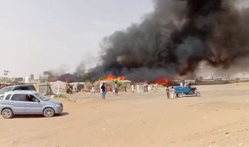 حريق يلتهم مساكن 23 أسرة نازحة في مأرب ويصيب أربعة أشخاص