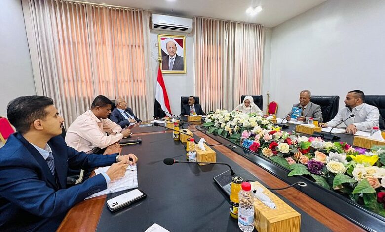 لجنة المناقصات تُقر مشروع السقوف المالية وتحيله إلى مجلس الوزراء لاستكمال اعتماده 1 لجنة المناقصات تُقر مشروع السقوف المالية وتحيله إلى مجلس الوزراء لاستكمال اعتماده