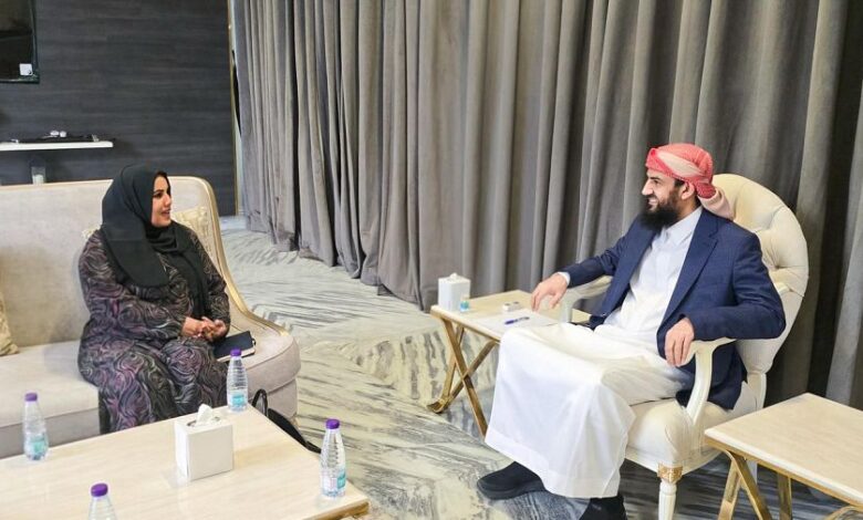 المحرّمي يبحث مع وزيرة شؤون المرأة تعزيز مشاركة النساء في التنمية وبناء السلام