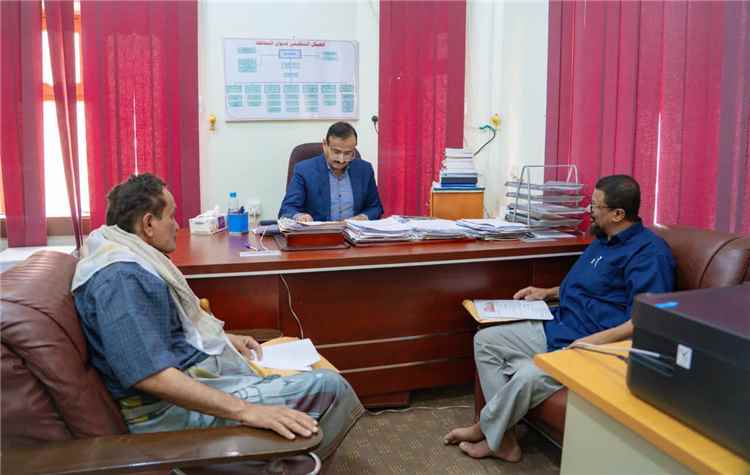 محافظ شبوة يجدد دعم السلطة المحلية لجمعية رعاية وتأهيل المعاقين