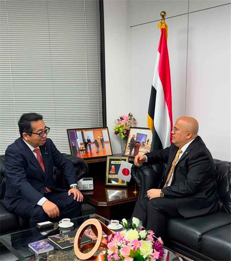 اليمن واليابان تناقشان توسيع الشراكة الثنائية ودعم جهود السلام والاستقرار