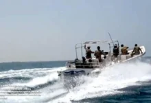 البحرية وخفر السواحل تنقذان طاقم سفينة هندية بعد هجوم في البحر الأحمر