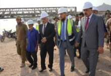 العقربي وشيخ يدشنان مشروع تأهيل جسر البريقة القديم في عدن