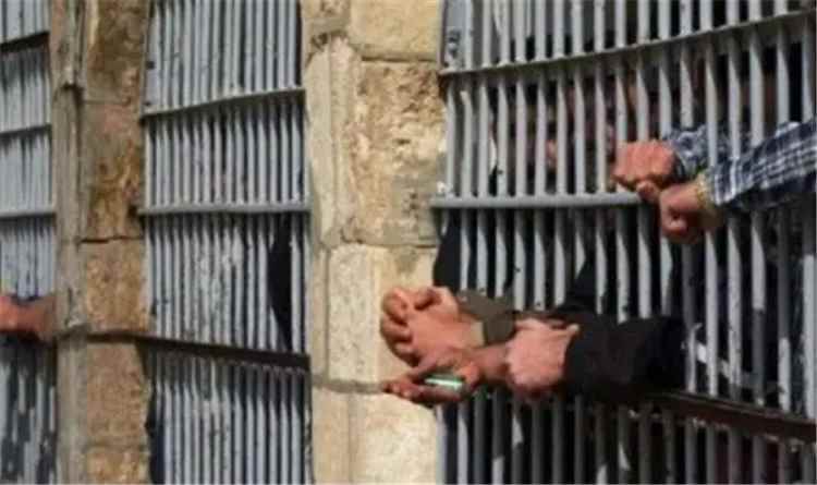 مليشيا الحوثي تطلق متهمين بالقتل وتجنّدهم لتنفيذ اغتيالات ضد قيادات الشرعية 1 مليشيا الحوثي تطلق متهمين بالقتل وتجنّدهم لتنفيذ اغتيالات ضد قيادات الشرعية