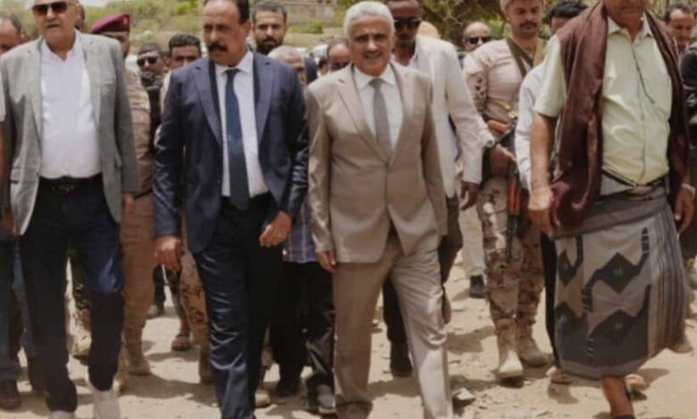 وزارة الأشغال تطلق مشروعاً لتأهيل طريق حيوي في تعز بتمويل من صندوق صيانة الطرق