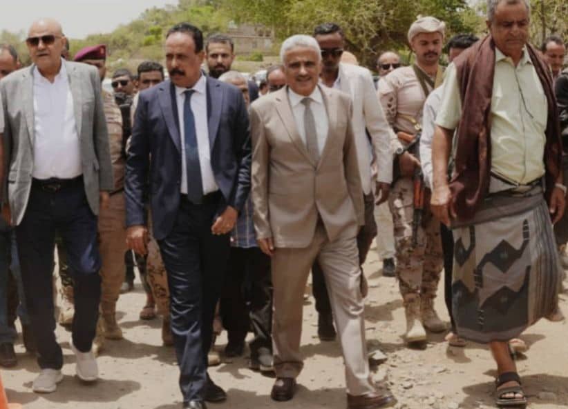 وزارة الأشغال تطلق مشروعاً لتأهيل طريق حيوي في تعز بتمويل من صندوق صيانة الطرق