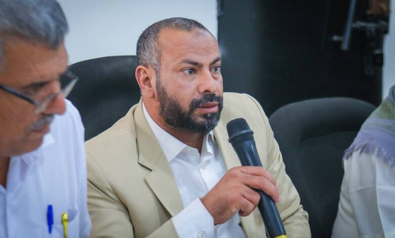 محافظ الضالع يوقف 10 مسؤولين ويُحيلهم إلى التحقيق والنيابة 1 محافظ الضالع يوقف 10 مسؤولين ويُحيلهم إلى التحقيق والنيابة