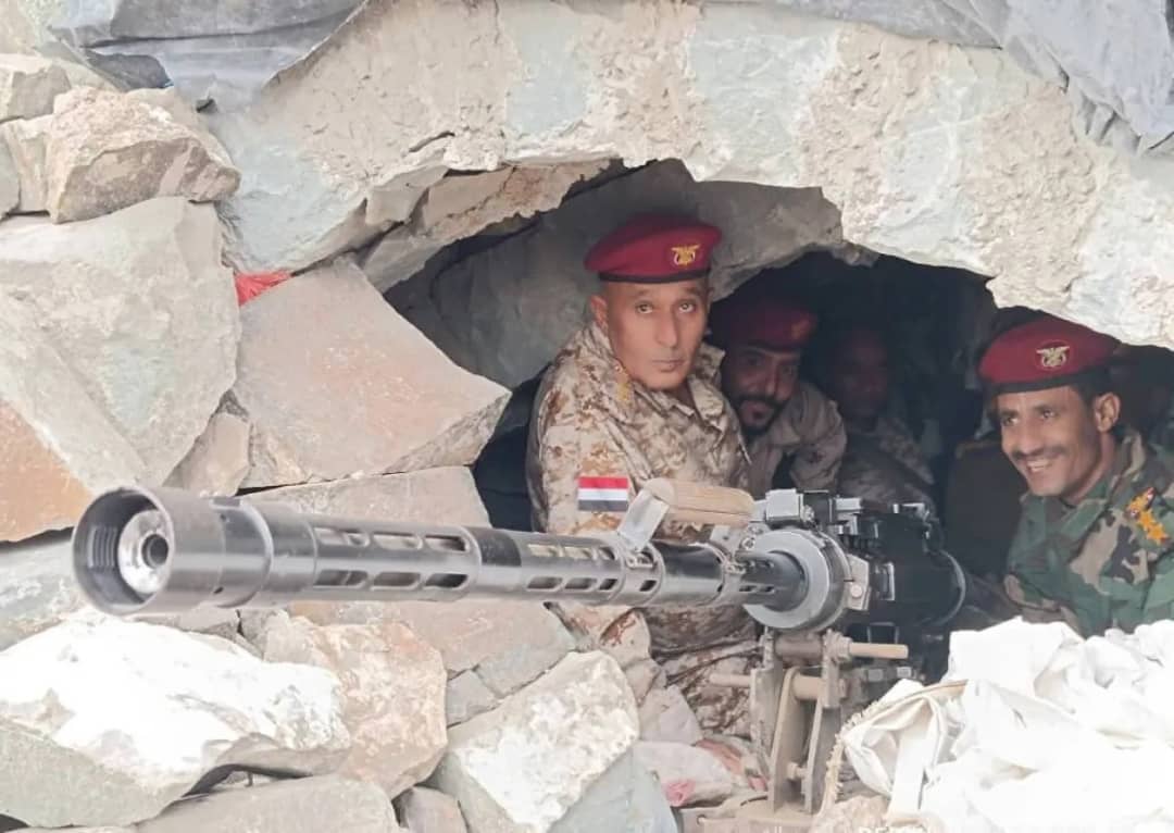 القوات الحكومية تُفشل هجوماً حوثياً في الصلو وتكبّد المليشيا خسائر بشرية