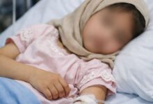 للمرة التاسعة.. تجدد لدغة ثعبان لطفلة في تعز رغم نقلها من منزلها