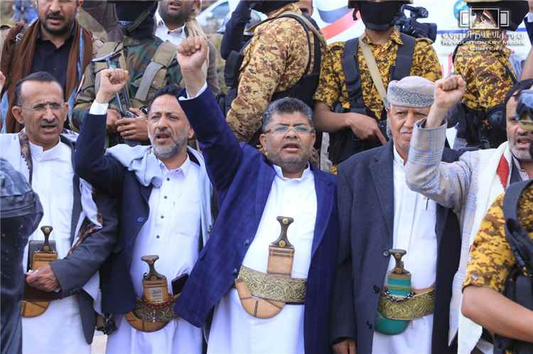 صحفي عراقي ينشر قائمة بقيادات حوثية تقيم في العراق
