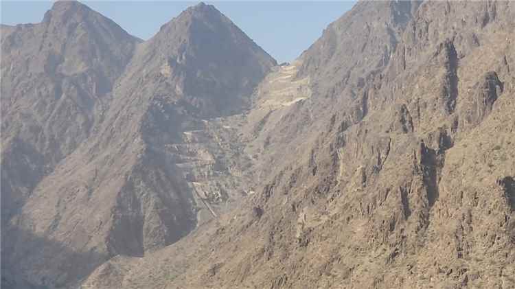 إفشال هجمات حوثية على جبهة عقبة الحلحل وإجبار المليشيا على التراجع