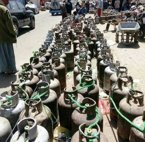 أزمة غاز جديدة تضرب مناطق الحوثي وسط اتهامات للمليشيا بافتعال الأزمات 1 أزمة غاز جديدة تضرب مناطق الحوثي وسط اتهامات للمليشيا بافتعال الأزمات