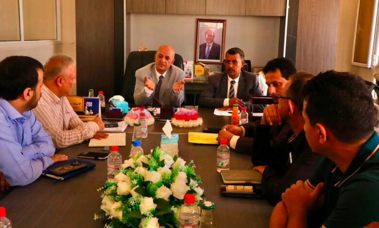 الشرجبي يبحث أوضاع المياه في المهرة ويؤكد تعزيز الخدمات بالمحافظة 1 الشرجبي يبحث أوضاع المياه في المهرة ويؤكد تعزيز الخدمات بالمحافظة