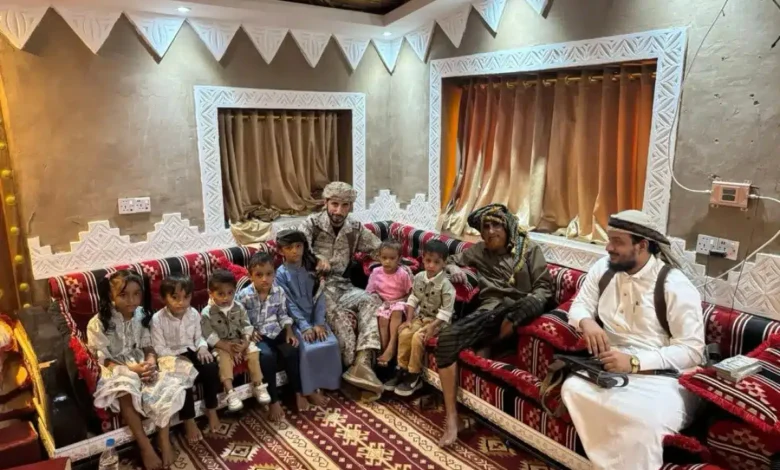 العميد سعد القحطاني يزور أسرة الشهيد يحيى وحيش ويشيد بدوره في مواجهة الحوثي 1 العميد سعد القحطاني يزور أسرة الشهيد يحيى وحيش ويشيد بدوره في مواجهة الحوثي