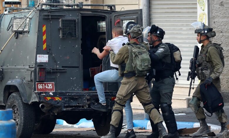 حملة اعتقالات إسرائيلية تطال 11 فلسطينياً واقتحامات واسعة في الضفة الغربية 1 حملة اعتقالات إسرائيلية تطال 11 فلسطينياً واقتحامات واسعة في الضفة الغربية