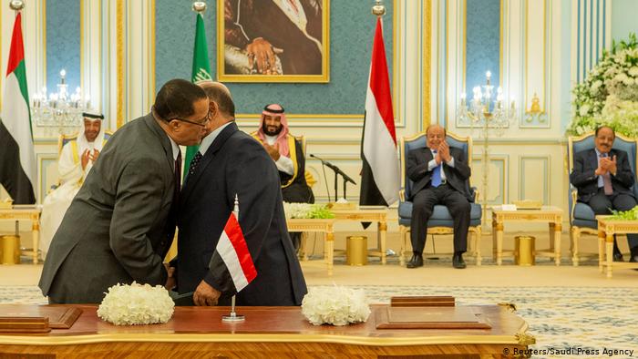 الحكومة الجديدة.. آمال واسعة في إنهاء الإنقلاب 1 الحكومة الجديدة.. آمال يمنية واسعة في انهاء الانقلاب