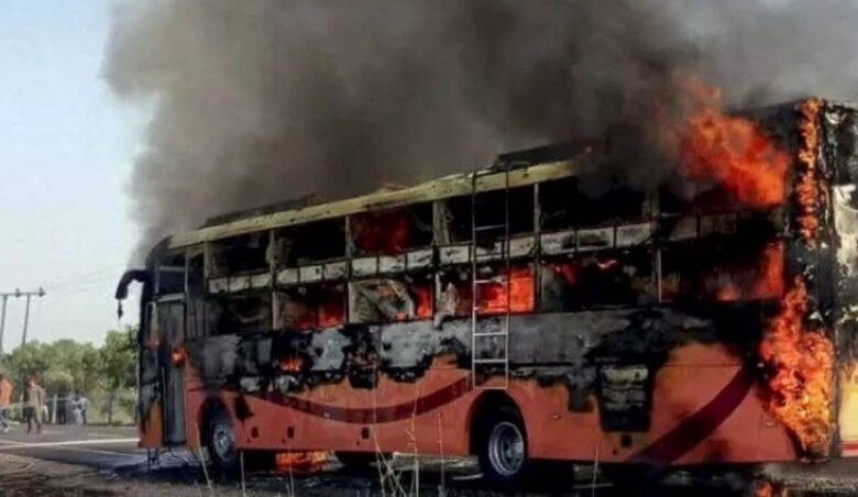 مقتل 20 شخصاً في حريق مروّع إثر اصطدام حافلة بدراجة نارية جنوب الهند 1 مقتل 20 شخصاً في حريق مروّع إثر اصطدام حافلة بدراجة نارية جنوب الهند