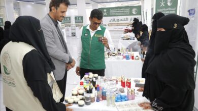 بازار في المكلا يعزز تمكين الأسر المنتجة ويفتح آفاق الدخل المستدام 3 بازار في المكلا يعزز تمكين الأسر المنتجة ويفتح آفاق الدخل المستدام