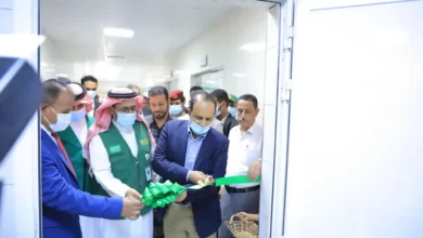 بتمويل سعودي .. محافظ حضرموت يدشن محطة معالجة المياه