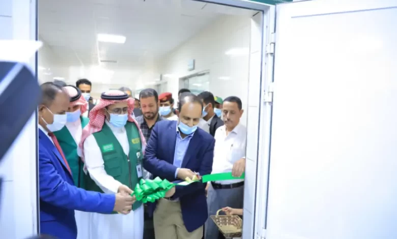 بتمويل سعودي .. محافظ حضرموت يدشن محطة معالجة المياه