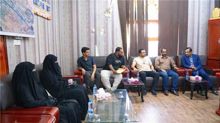 محافظ شبوة يطّلع على ترتيبات إطلاق منصة دليل شبوة الطبي الإلكترونية