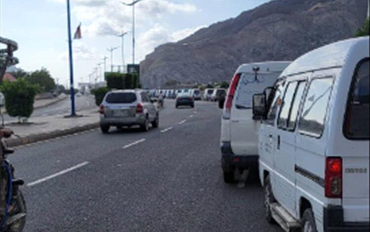 أزمة الغاز تشلّ حركة المواصلات العامة في عدن وتفاقم معاناة المواطنين