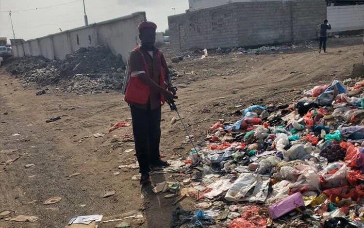 حملة رش وقائي واسعة في خور مكسر لمكافحة الحشرات والأوبئة مع دخول فصل الشتاء