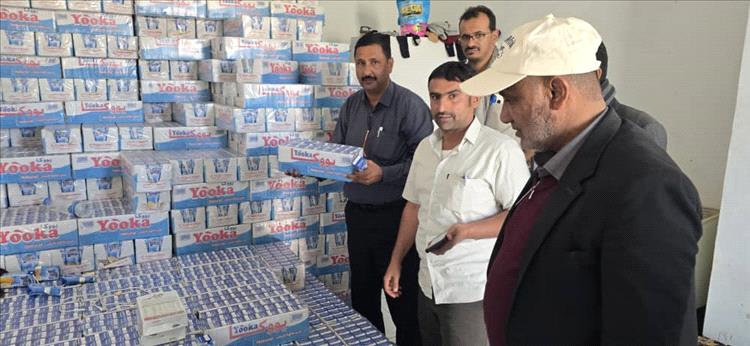 الصناعة والتجارة بشبوة تضبط كميات كبيرة من العصائر تحتوي على مواد محظورة ومسرطنة 1 الصناعة والتجارة بشبوة تضبط كميات كبيرة من العصائر تحتوي على مواد محظورة ومسرطنة