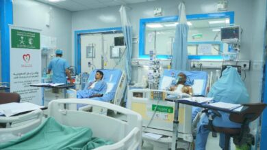 الفريق الطبي السعودي يباشر إجراء عمليات القلب في مركز نبض الحياة بالمكلا