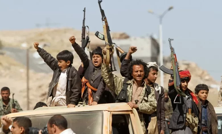 الحوثيون يوقفون رواتب مقاتليهم خوفاً من انسحابهم وسط توقعات بعملية عسكرية وشيكة 1 الحوثيون يوقفون رواتب مقاتليهم خوفاً من انسحابهم وسط توقعات بعملية عسكرية وشيكة