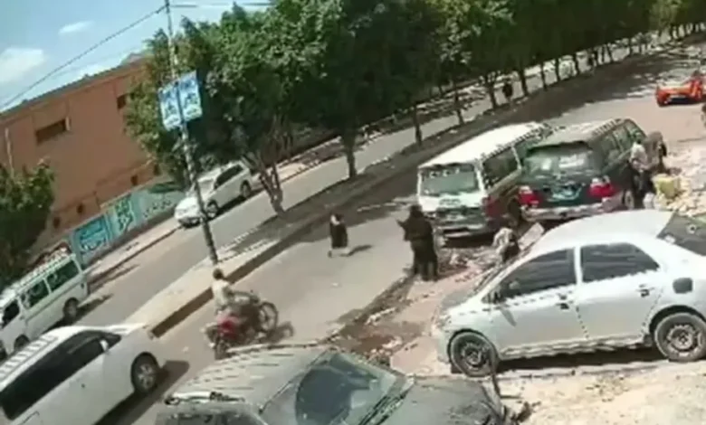 دهس طفلة أمام مدرسة بصنعاء يُفجّر موجة غضب 1 دهس طفلة أمام مدرسة بصنعاء يُفجّر موجة غضب