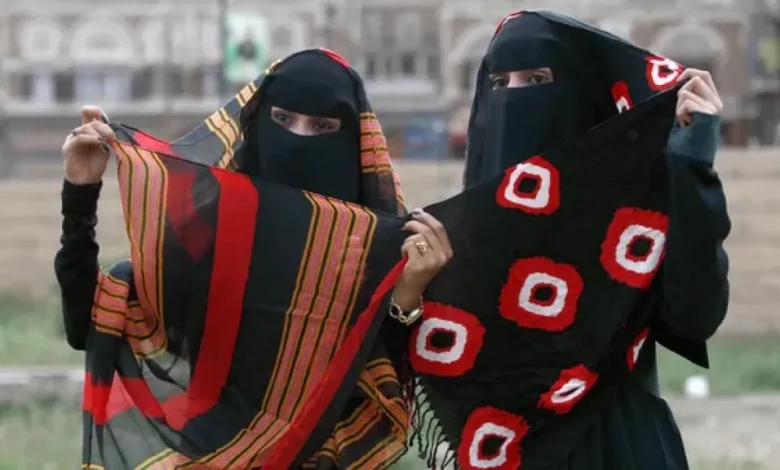 مليشيا الحوثي تفرض قيوداً مشددة على النساء في ذمار 1 مليشيا الحوثي تفرض قيوداً مشددة على النساء في ذمار