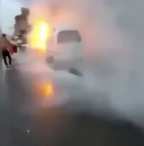 حريق يلتهم حافلة ركاب بصنعاء