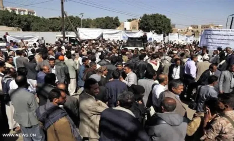 وقفة احتجاجية بصنعاء تطالب بالعدالة في قضية مقتل شاب تحت التعذيب 1 وقفة احتجاجية بصنعاء تطالب بالعدالة في قضية مقتل شاب تحت التعذيب