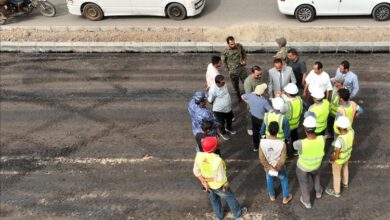 وزير الأشغال يتفقد مشروع تأهيل طريق حيوي في الشيخ عثمان بعدن