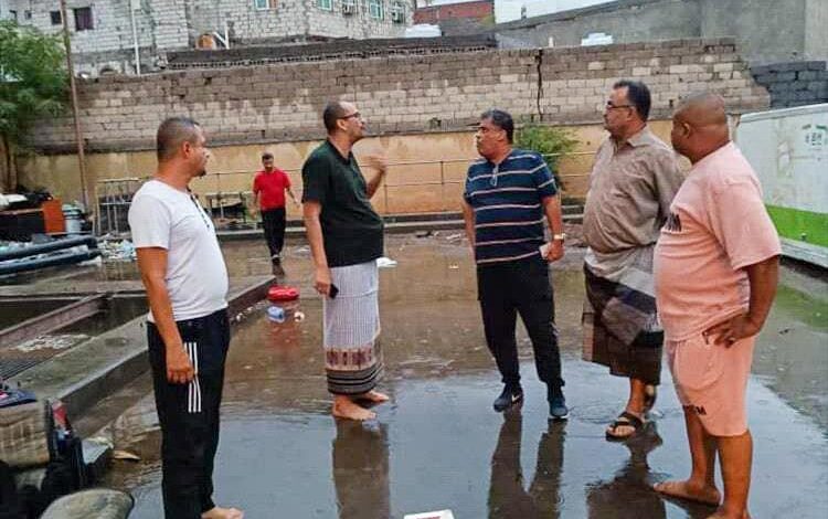مدير مياه عدن يتفقد أعمال تصريف الأمطار ويشدد على رفع الجاهزية في المديريات المتأثرة 1 مدير مياه عدن يتفقد أعمال تصريف الأمطار ويشدد على رفع الجاهزية في المديريات المتأثرة