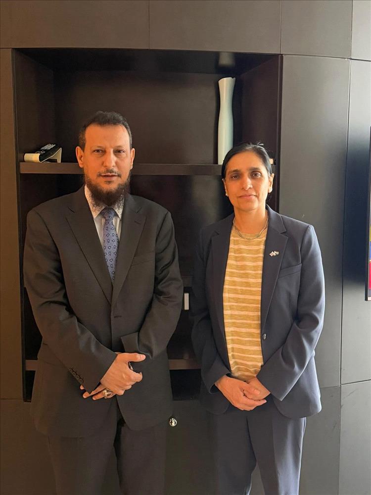 محافظ عدن يبحث مع السفيرة البريطانية تعزيز الأمن والخدمات في العاصمة