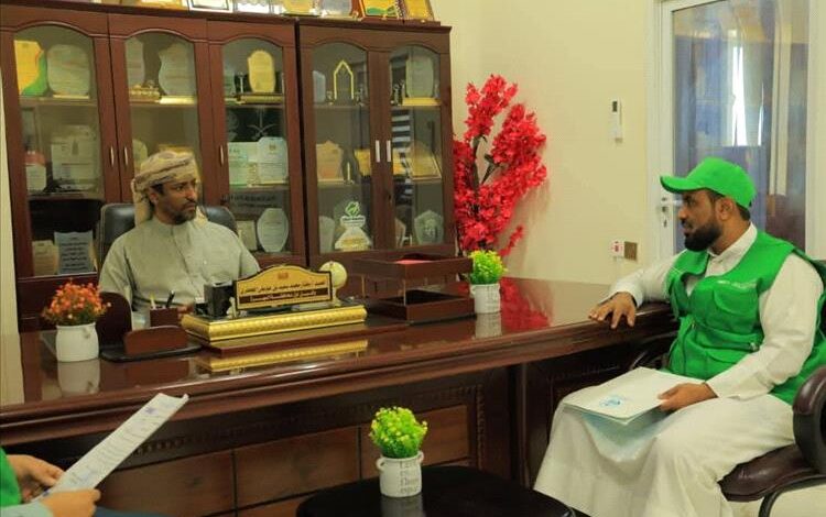الوكيل الأول بالمهرة يطّلع على تنفيذ المشاريع الرمضانية وزكاة الفطر