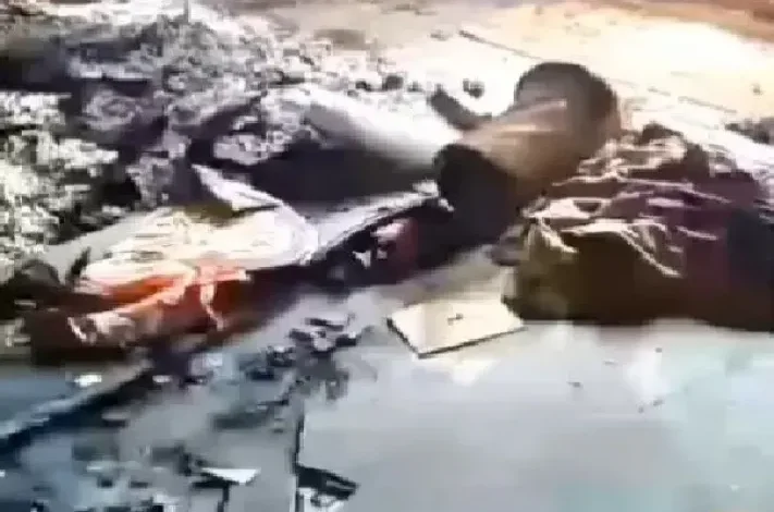 مسلح حوثي يحرق منزل أيتام في البيضاء ويشرّد أسرة كاملة 1 مسلح حوثي يحرق منزل أيتام في البيضاء ويشرّد أسرة كاملة