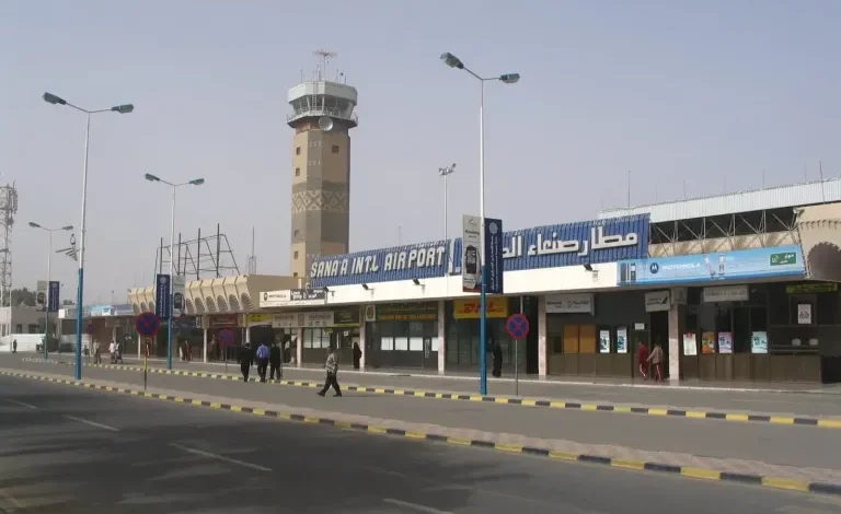 تحركات جوية غامضة في مطار صنعاء خلال ساعات 1 تحركات جوية غامضة في مطار صنعاء خلال ساعات