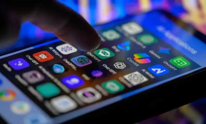 مليشيا الحوثي تفرض إجراءات أمنية مشددة على قياداتها وتمنع استخدام الإنترنت