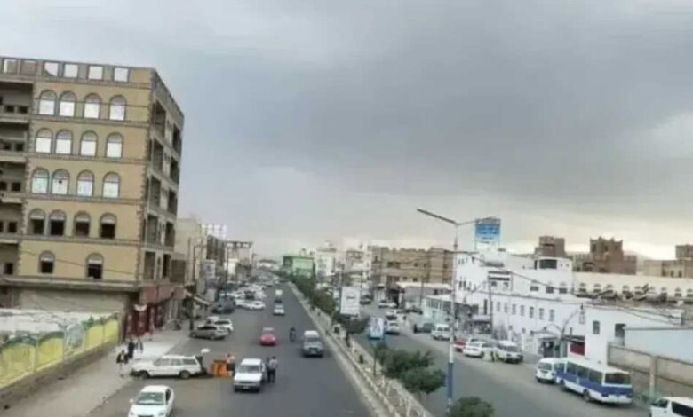 قيادات حوثية تبيع منازلها في صنعاء بأسعار متدنية وسط مخاوف من الاستهداف الجوي